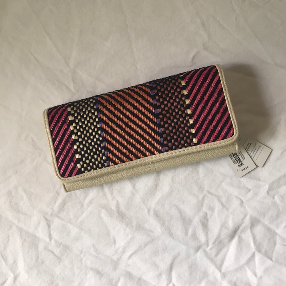 Apt 9 wallet